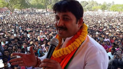 Delhi BJP chief Manoj Tiwari's residence attacked, 2 arrested