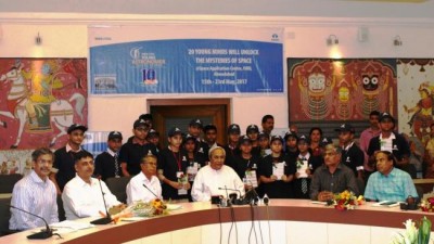 Naveen Patnaik flags off top 20 YATS winners' visit to ISRO, Ahmedabad