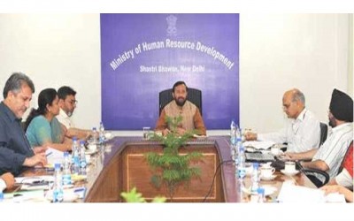 Prakash Javadekar meets J&K Education Minister 