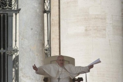 Pope Francis urges Roman Catholics to care for migrants