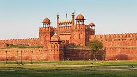 New Delhi: Explosives found at Red Fort