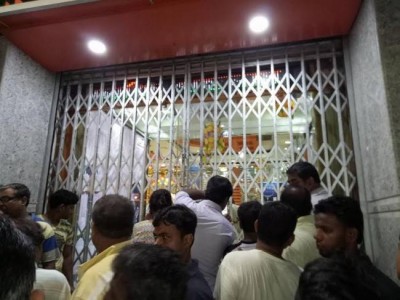 Sonarpur robbery: 3 including Bangladeshi dacoit held, locals demonstrate, scuffle with police