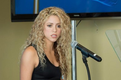 Shakira cancels event due to vocal strain 