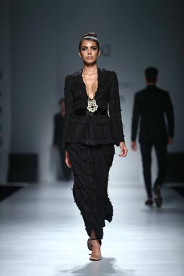 Ashish N Soni sets floor on fire at Amazon India Fashion Week