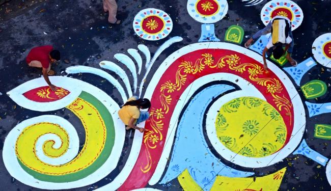 Kolkata designing India's  â€˜Longest Street Alponaâ€™ for Durga Puja