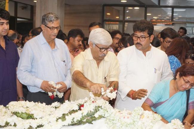 Kalika Prasad Bhattacharjee's last rites performed in Kolkata