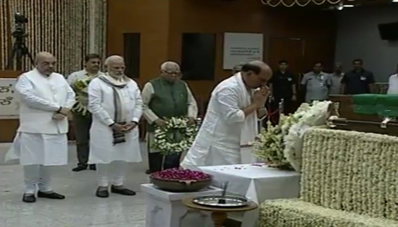 Leaders pay tribute to Vajpayee