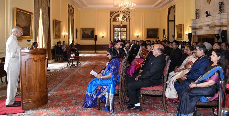 Kovind meets  State Civil Service Officers promoted to the IAS  