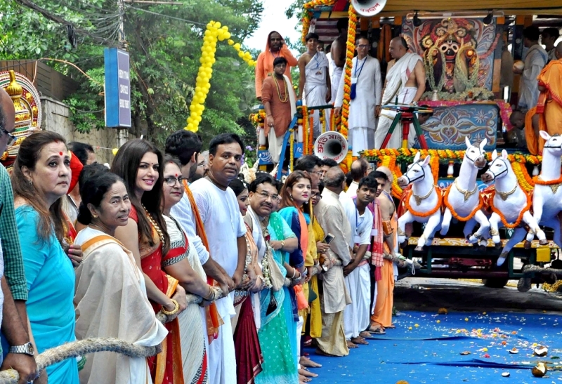 Mamata Banerjee joins Rath Yatra celebration in Kolkata 