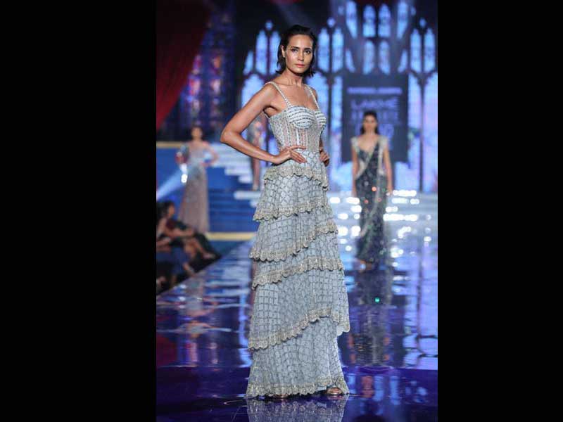 Lakme Absolute Grand Finale:  Monisha Jaising showcases â€˜Shades of a Divaâ€™ collection  