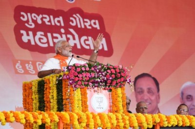 PM Modi wishes Uma Bharti, Raghubar Das on birthday