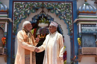 Prime Minister Narendra Modi thanks KP Oli for accompanying him to Janaki Mandir