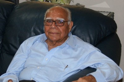  Jethmalani moves SC against K'nataka Governor's decision to invite BJP