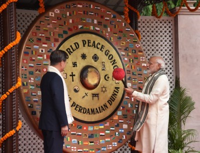 Narendra Modi, Moon Jae-in visit  World Peace Gong 