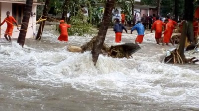 Incessant rain hits life in Kerala, all five gates of  Idukki Reservoir opened 
