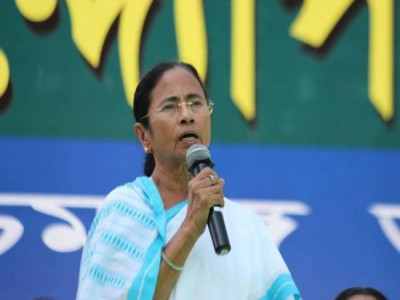 Mamata Banerjee to meet rebel BJP leaders in Delhi today