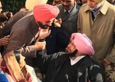 Amarinder Singh is fatherly figure: Navjot Sidhu