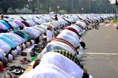 Companies to face action if their employees offer namaz in parks, warns Noida Police 