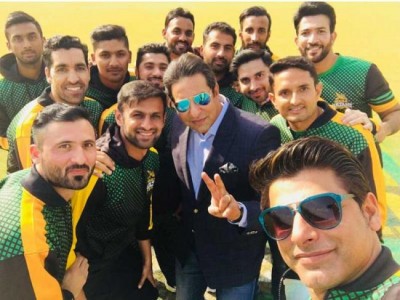 Wasim Akram still shows his skills, dismisses Shoaib Malik in exhibition match