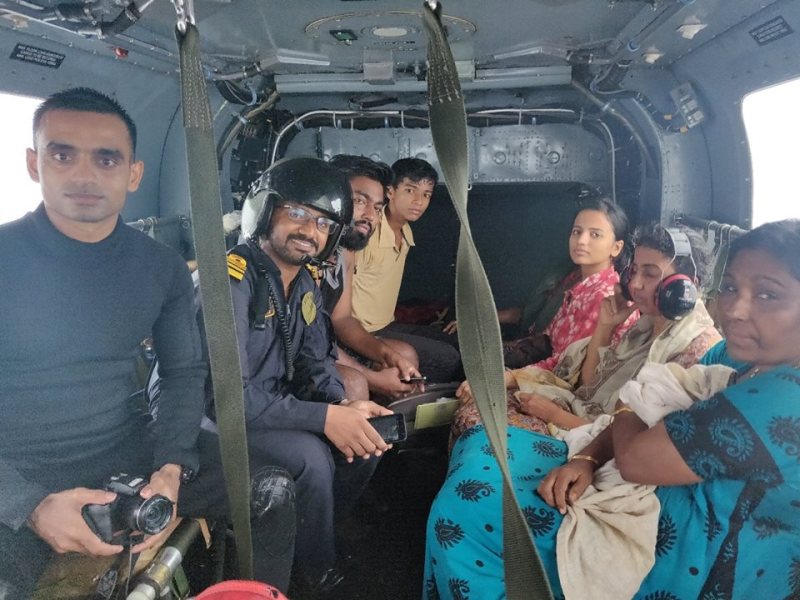 Indian Navy mounts rescue operations in flood-hit Kerala