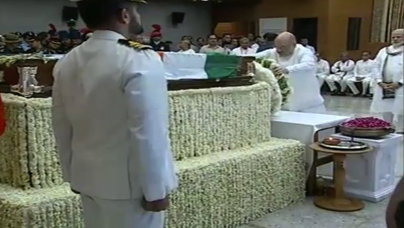 Leaders pay tribute to Vajpayee