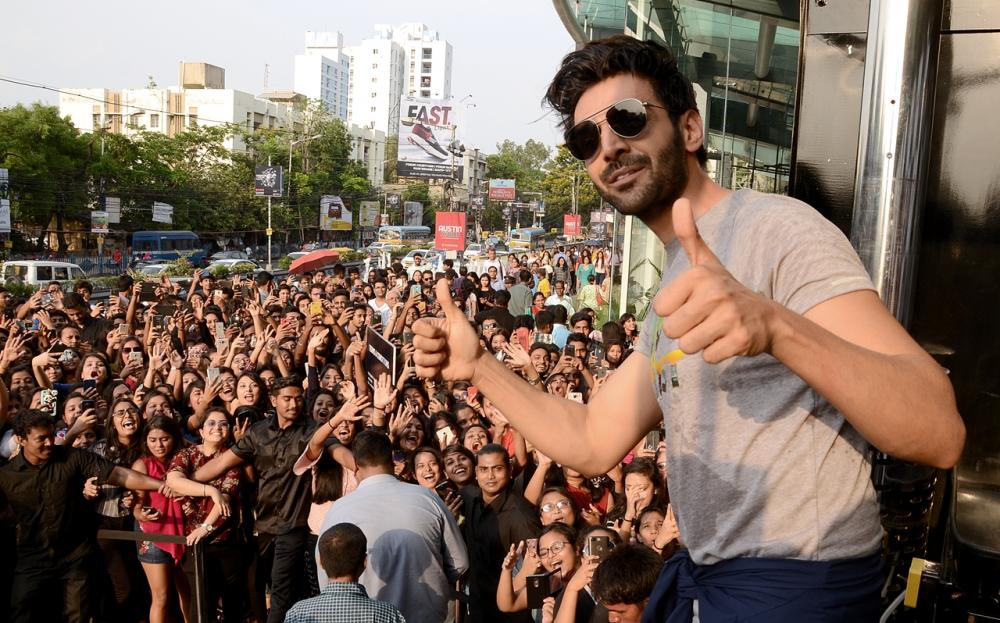 Kartik Aaryan launches Skechers' next generation transition running shoes Go Run 6