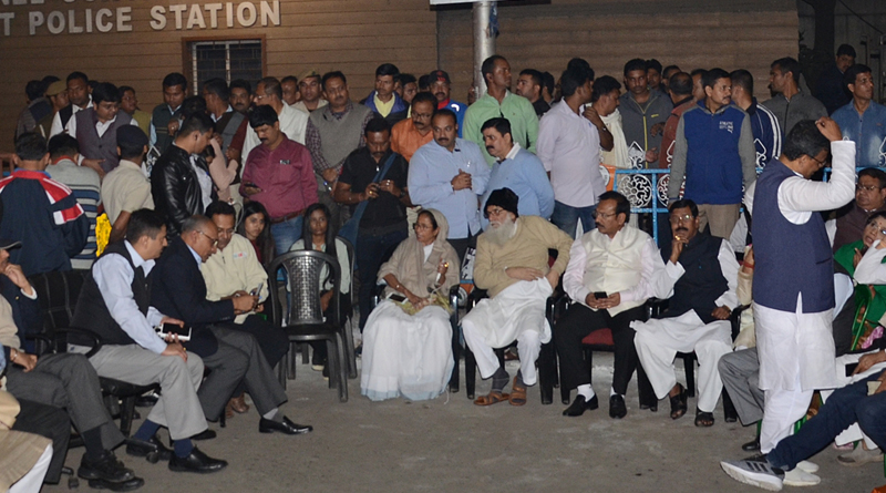  Mamata sits on dharna against CBI move to quiz Kolkata police chief