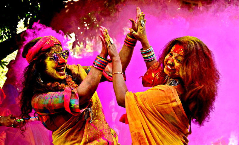 Kolkata gets colourful in festival Holi