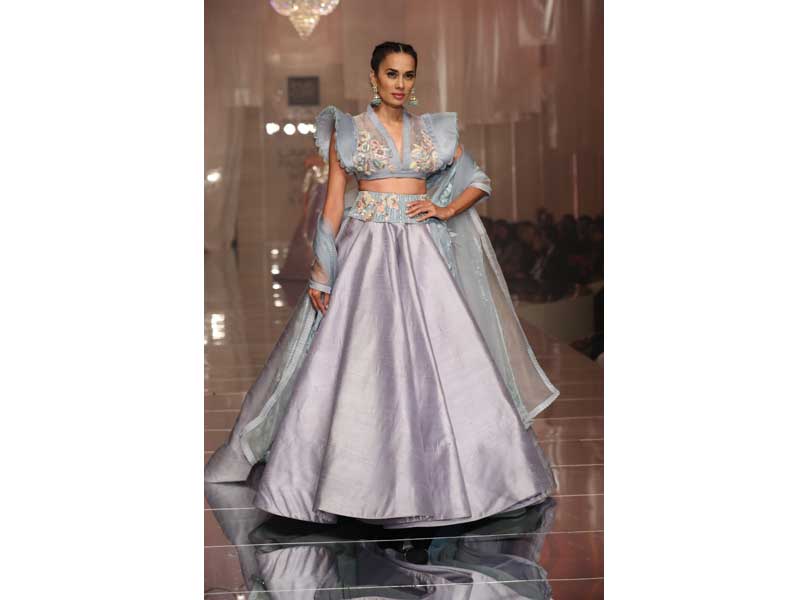 Katrina Kaif graces Lakme Fashion Week in Manish Malhotra's costume