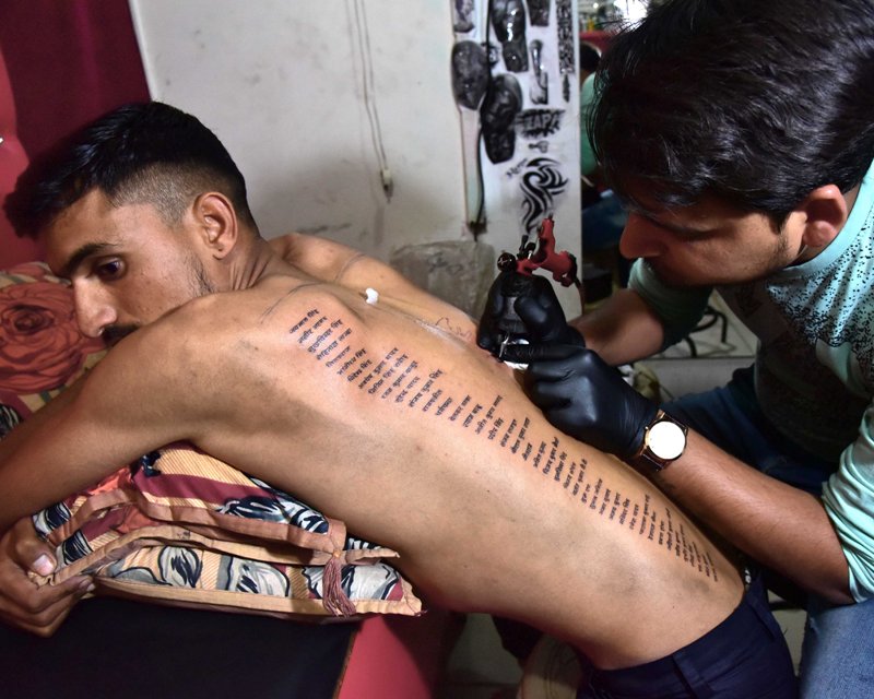 Rajasthan youth tattoos martyred soldiers' names in body