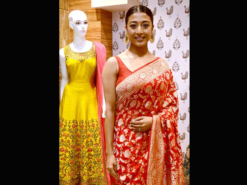 Paoli Dam, Ishaa Saha inaugurate Suisse Lifestyle