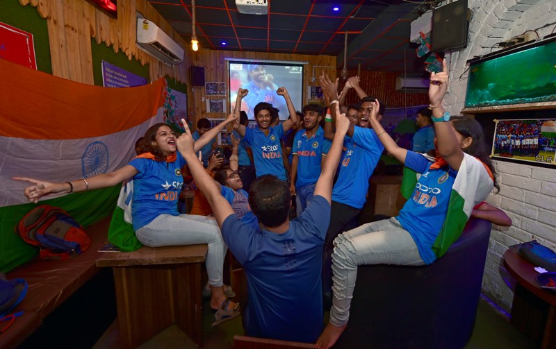 Cricket lovers across Kolkata gather at public places to enjoy India Vs New Zealand semi-final match
