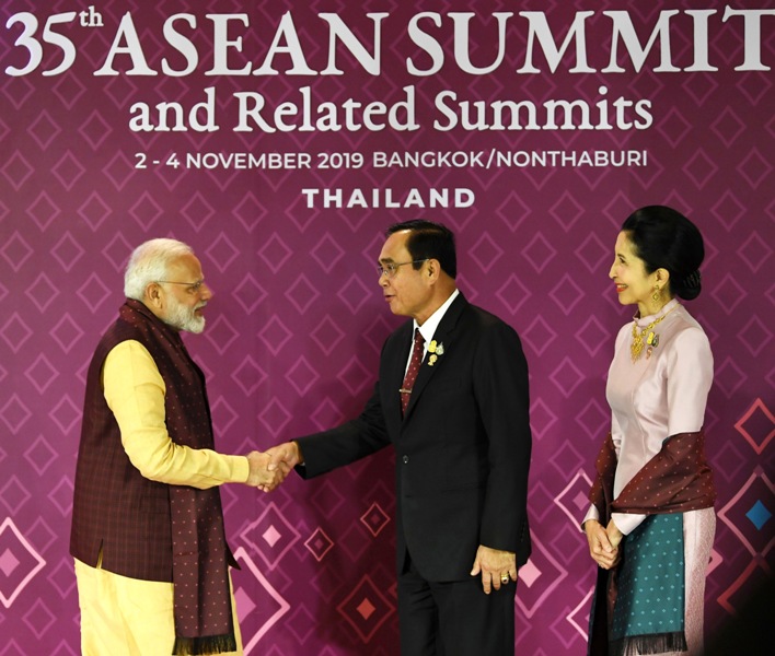 Narendra Modi meets Prime Minister of Thailand General Prayut Chan-o-cha