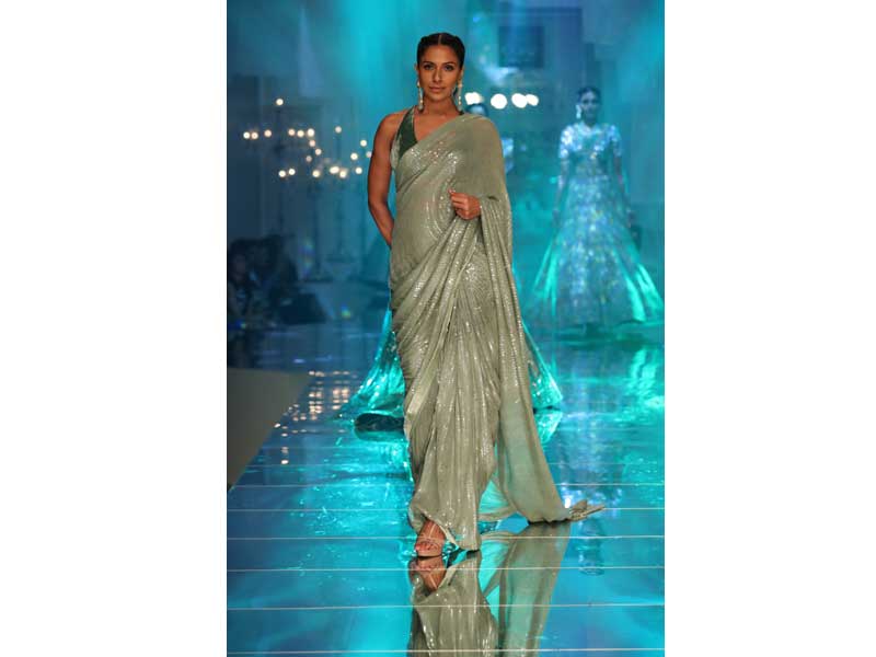 Katrina Kaif graces Lakme Fashion Week in Manish Malhotra's costume