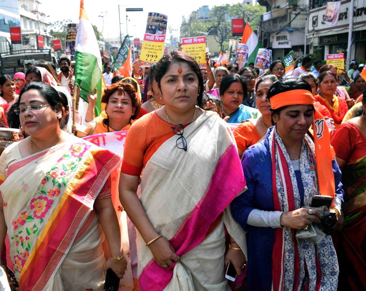WD 2019:  Bengal BJP leader Locket Chatterjee leads rally in Kolkata