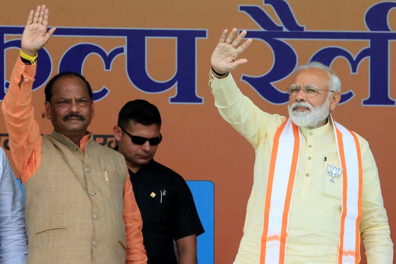 Narendra Modi in Jharkhand for poll campaign, CM Raghubar Das welcomes PM