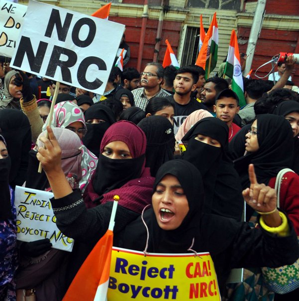 WB: Civilians join protests against CAA in Kolkata
