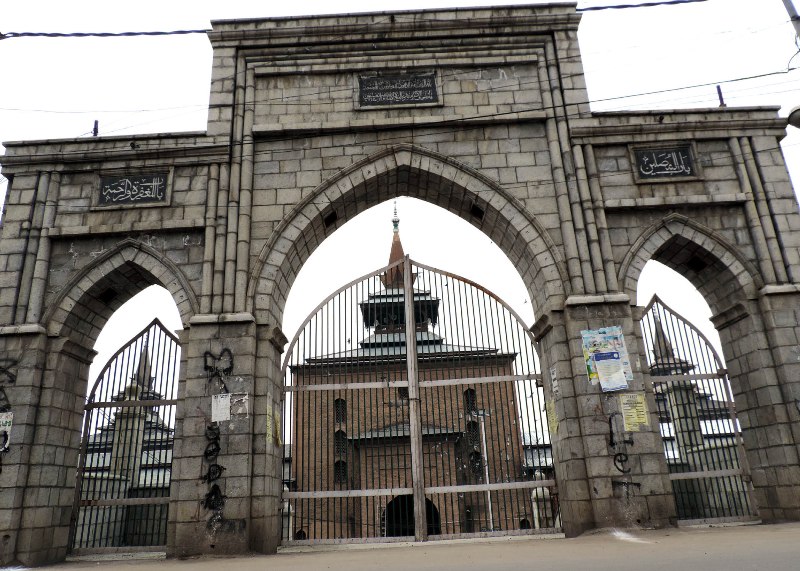 Curfew like restrictions in Srinagar