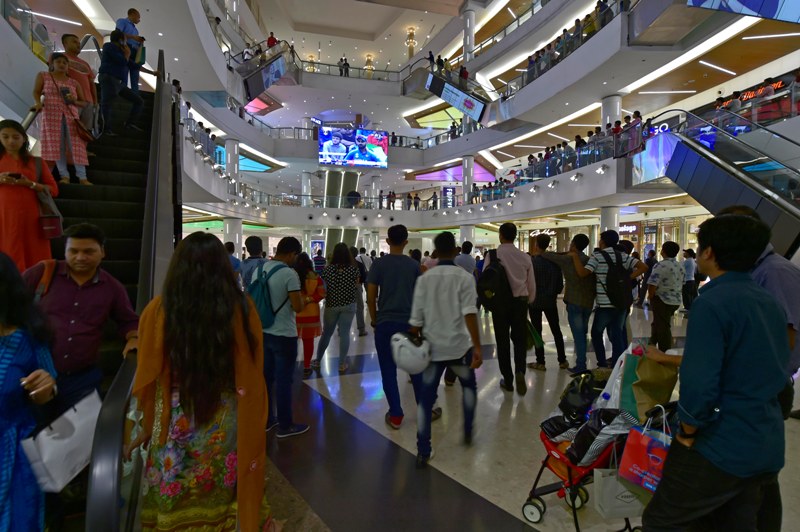 Cricket lovers across Kolkata gather at public places to enjoy India Vs New Zealand semi-final match