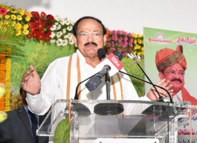 Vice President presents LPG connections to Ujjwala beneficiaries to mark six crore connections