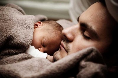 Fathers are happier parents than mothers, new study shows