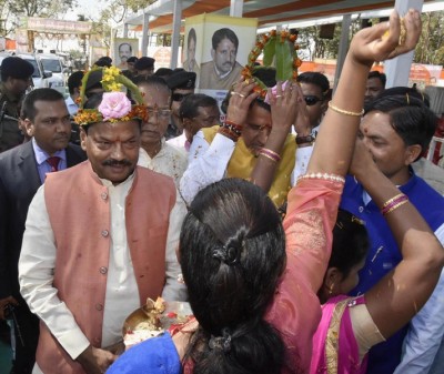 Jharkhand CM gets traditional welcome