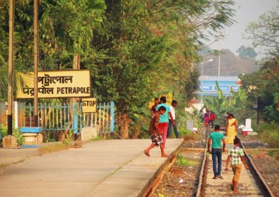 DRI busts syndicate effecting fake exports to Bangladesh