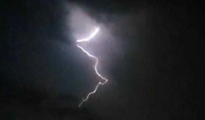 Maharashtra:  Four dies after lightning struck on them