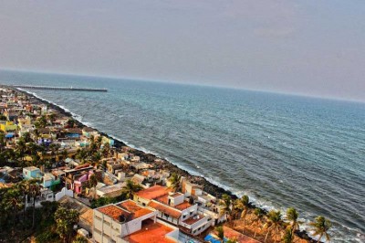 Puducherry: Police resorts to mild lathicharge to disperse mob