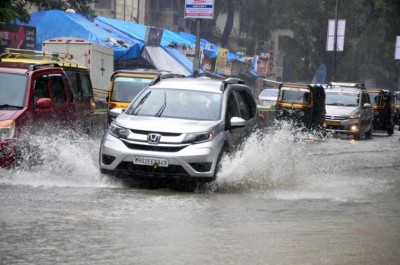 Monsoon rains paralyse daily lives of people in Maharashtra