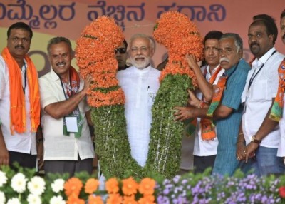 Wedding couples ask people to return Narendra Modi in power in 2019 