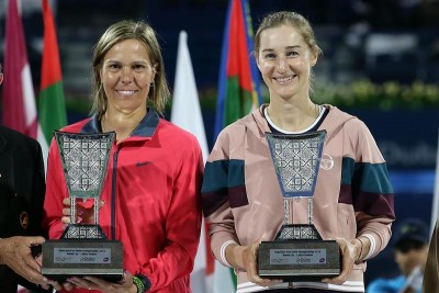 Makarova and Hradecka pose with trophy