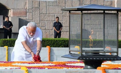 PM Modi pays homage to Mahatma Gandhi at Rajghat