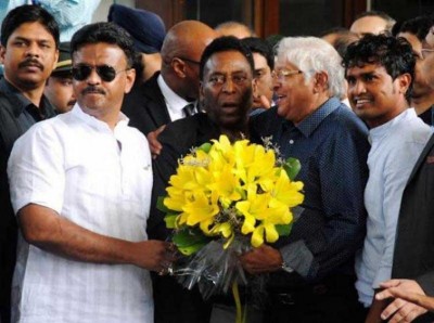 Pele back in hospital in Brazil